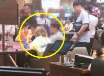 bj 철구 옆에 있는 女性은 누굴까? 배팅하다 딱걸렸네 bj서윤도 있었나? 대체 여기서 뭐했기에?