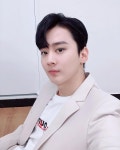 천지, 이비인후과꼭가요~~ 근황공개 눈길