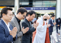 부처님 오신날 광명등문화축제 점등식...어둠 몰아내고 행복하길