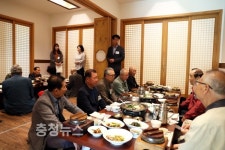 한밭대, 어르신 수강생들에게 점심 대접