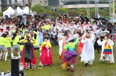 2018유성온천축제, 물 만난 즐거움 비가와도 성황