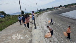 홍성군, 유류피해연합회와 죽도 연안정화활동