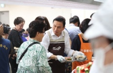 아우내은빛복지관, 여름나기 보양식 나눔