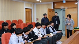 온양중학교 총학생회 회장단, 아산시의회 탐방