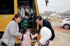 김지철 교육감, 안전한 등굣길 수호천사로 변신
