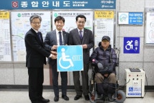 대전도시철도,모든 역사에 전동휠체어 무료충전기 설치