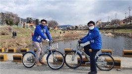 민주당 장철민·황운하, 대전천 합동 자전거 유세