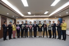 논산상포장의사 | 논산시, 코로나19로 '고군분투' 공중보건의사에 공적패 수여