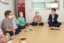 김정섭 공주시장, 마을 경로당 무료급식 전면 확대 시행 검토