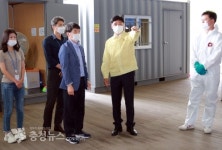 아산시의회, KTX 천안아산역 해외입국자 수송지원팀 찾아 격려