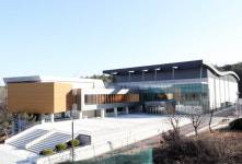 정용래 유성구청장, 개관 앞둔 유성종합스포츠센터 현장 점검