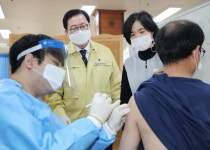 장종태 대전 서구청장, 코로나19 예방접종 현장 방문