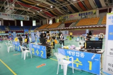 금산 소재 기업들, 코로나19 예방접종센터 근무자 응원