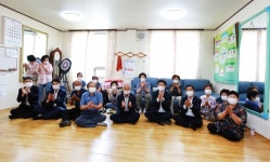 [사진] 맹정호 서산시장, 운영 재개 경로당 방문 점검