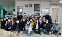 세종시 연동면 내판3리마을회, 문패 전달 감동