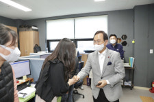 박상돈 천안시장, 설맞이 아동양육시설 방문 격려