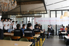 목원대 총학생회, 어버이날 맞아 대학 청소·보안노동자 식사 대접