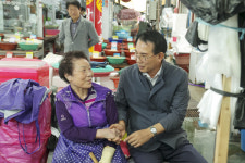 이완섭 서산시장, 추석맞이 전통시장 방문ㆍ격려