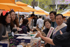 최민호 세종시장, 부인과 어울림 시장 찾은 까닭은?