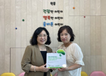 초록우산 세종지역본부, 푸른나무어린이집에 나눔현판 전달