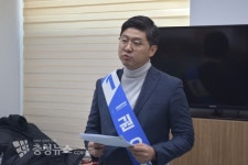 권오철 교수, 민주 전직 단체장 출마러시에 