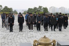 충남교육청교육과정평가정보원, 새해 월례 회의 및 충혼탑 참배 진행