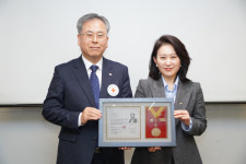 한국서부발전(주), 대한적십자사 회원유공장 명예대장 수상