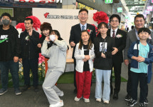 중구 문창전통시장과 문창초 학생들, 사랑의 어버이날 행사 개최