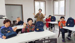 태안군, 늦깎이 초·중학생 안전 위한 가방 지원 호응