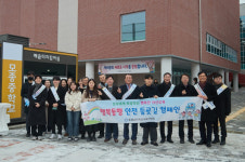 아산시, 신설 아산모종중학교 학생들의 첫 등교 응원
