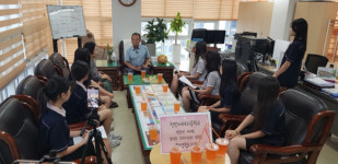 천안서여중 방송부 학생들, 봉명동 행정복지센터에서 마을 인터뷰 영상 촬영