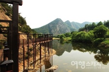 충북 영동, 석천 따라 월류봉 둘레길 걷기 여행