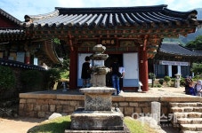 [역사 기행] 신돈(辛旽)의 자취가 서린 옥천사터…  창녕 화왕산 자락에 남아있는 역사의 굴곡들