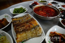 [남도 맛 기행⑧] 가을 항구도시의 맛과 멋, 목포 먹갈치 구이&찜