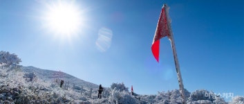 [한라산 눈] 겨울 제주의 백미를 만나는 방법…눈 산행의 끝, 한라산 3종 세트