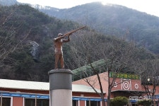 [체험여행] 역사 담긴 산성길 걷고 탕! 탕! 사격 체험과 신나는 테마파크까지…이번 주말, 문경 어때요?