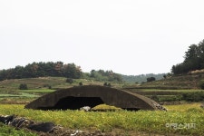 [건축 기행] 제주의 근현대 담은 건축물 돌아보기…알뜨르비행장‧강병대교회와 모슬포성당‧서귀포관광극장까지