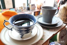 [송세진의 제주 체험여행] 탁 터지는 소리에 커피 향이 솔솔, 제주에서 즐기는 커피 로스팅 체험 