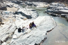 [청정지역 시골 여행 Ⅱ ①] 지리산 트레킹, 냉이와 음이온으로 활기 되찾는 남원 선돌촌마을