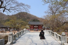 [이동미, 열린관광지를 가다 ④] 화장실 점자 안내도 훌륭, 음성 안내는 아쉬워…고창 선운산도립공원