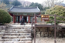 [이동미, 열린관광지를 가다 ④] 화장실 점자 안내도 훌륭, 음성 안내는 아쉬워…고창 선운산도립공원
