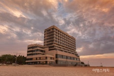 87개 모든 객실에서 송지호 해변 일출 감상... 르네블루 by 워커힐, 지난 12일 그랜드 오픈