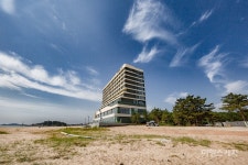 87개 모든 객실에서 송지호 해변 일출 감상... 르네블루 by 워커힐, 지난 12일 그랜드 오픈