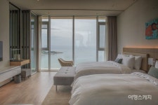 87개 모든 객실에서 송지호 해변 일출 감상... 르네블루 by 워커힐, 지난 12일 그랜드 오픈