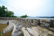 [해안누리길 여행]차가운 역사 넘어 봄날을 걷다