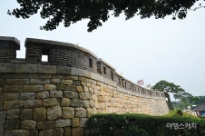 [해안누리길 여행]차가운 역사 넘어 봄날을 걷다