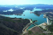 [걷고 싶은 길] 용담호에서 금강으로 흐르는 물줄기 여행, 진안 용담댐 감동벼룻길