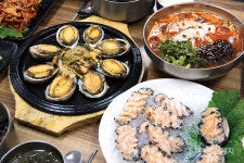 [수산물 따라가는 맛있는 전남여행 ⑥]임금이 즐겨 먹던 바다의 황제 완도 전복