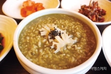 [수산물 따라가는 맛있는 전남여행 ⑥]임금이 즐겨 먹던 바다의 황제 완도 전복