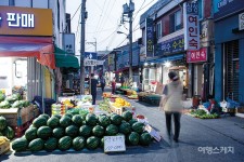 도깨비처럼 나타났다 사라지는 군산 새벽시장